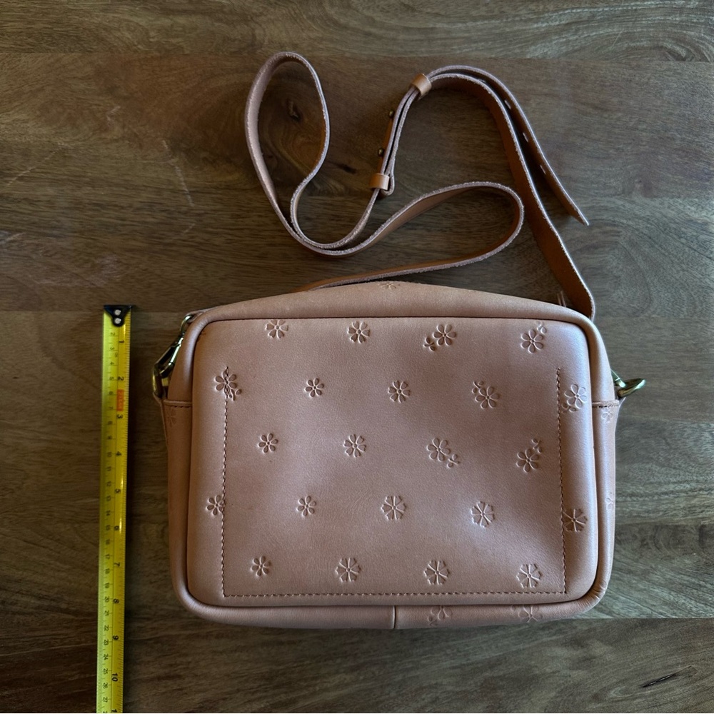 Madewell Transport Crossbody Camera Bag in Tan Brown Leather: Floral Bandana - Picture 6 of 8